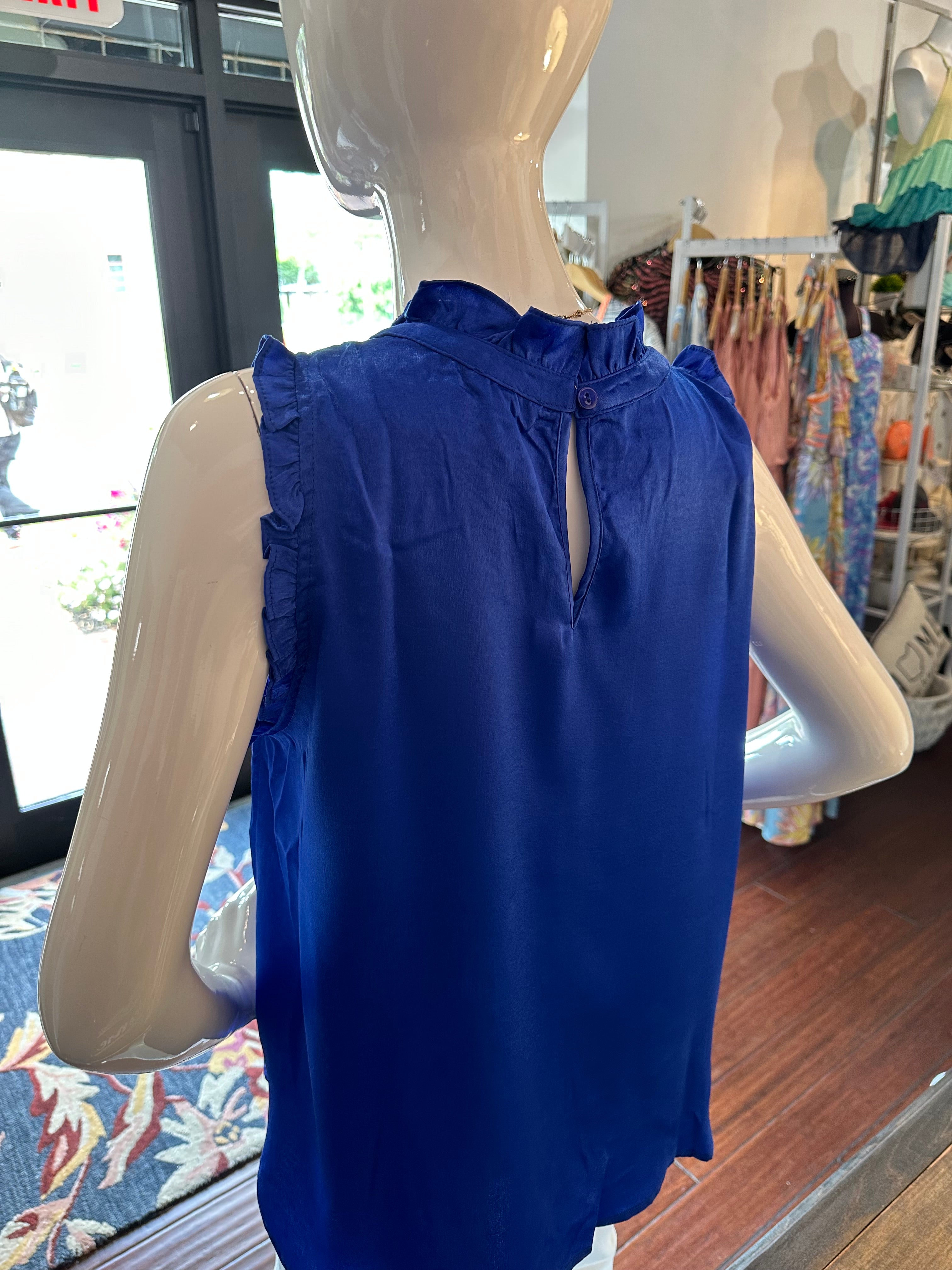 Sleeveless Top with frilled neck