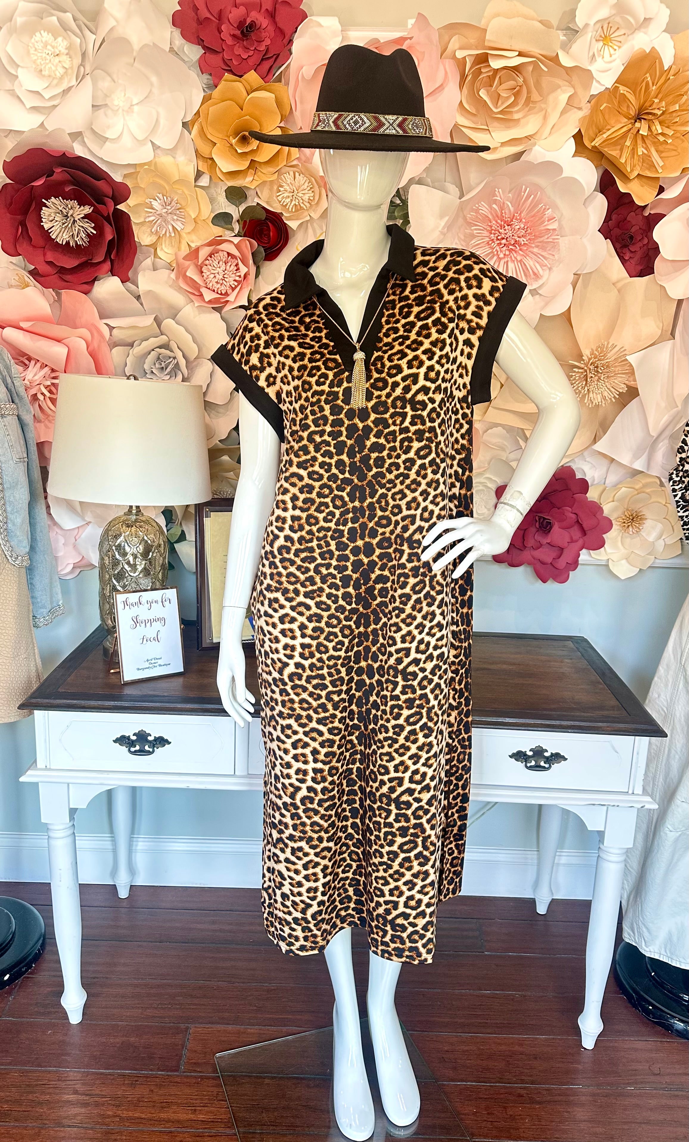 Animal Print dress with Black Collar Burgundy Chic Boutique Animal Print dress with Black Collar Burgundy Chic Boutique
