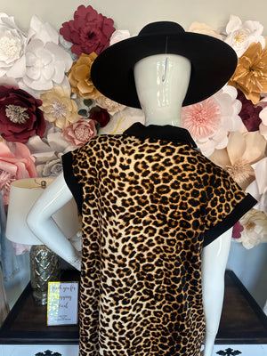 Animal Print dress with Black Collar Burgundy Chic Boutique Animal Print dress with Black Collar Burgundy Chic Boutique