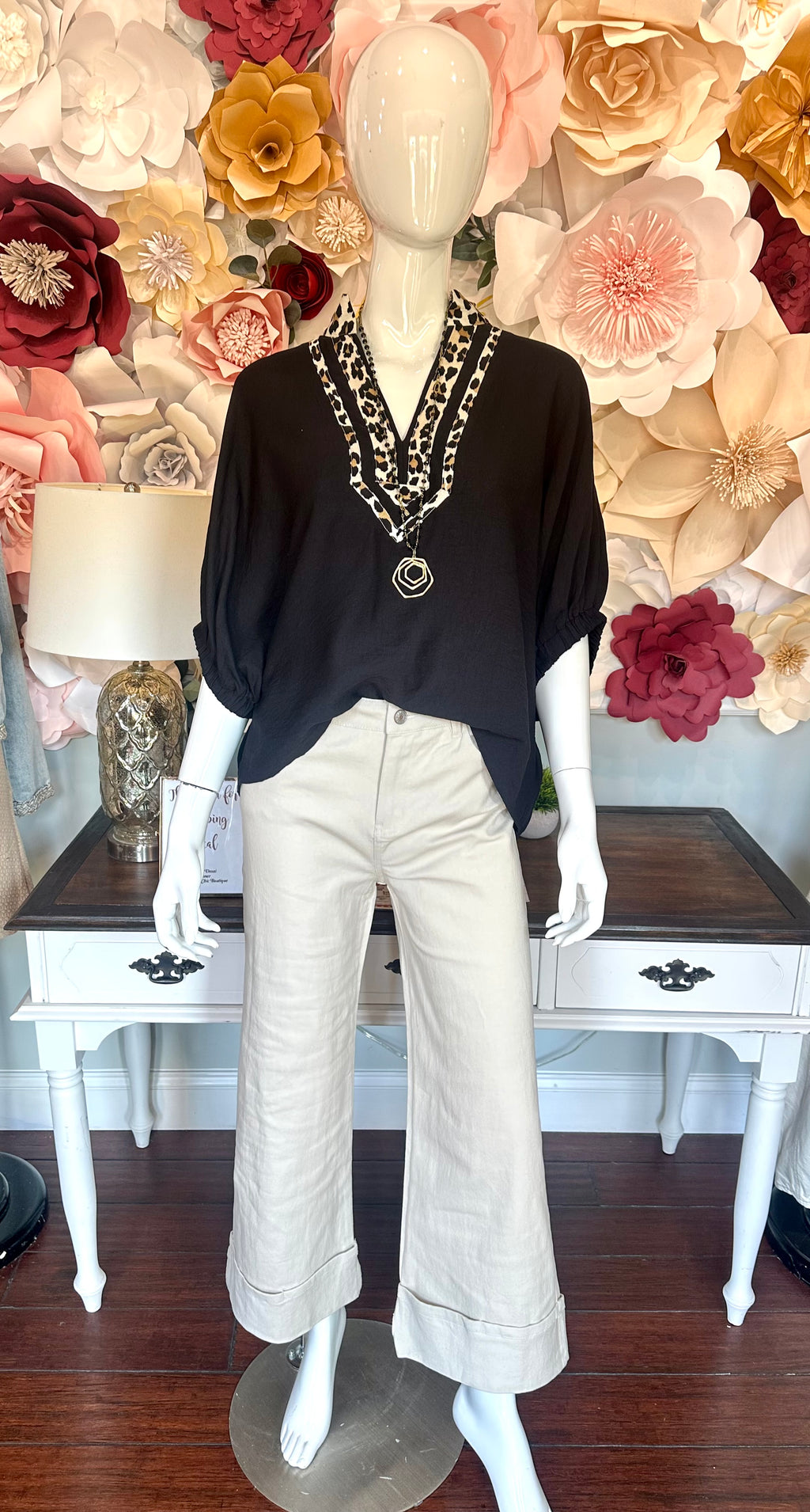 Black Solid Elastitcated Sleeve Top